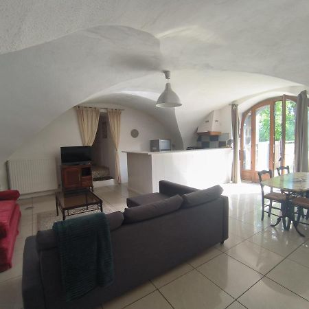 Gites Le Vieux Vinzelles Volvic Bagian luar foto