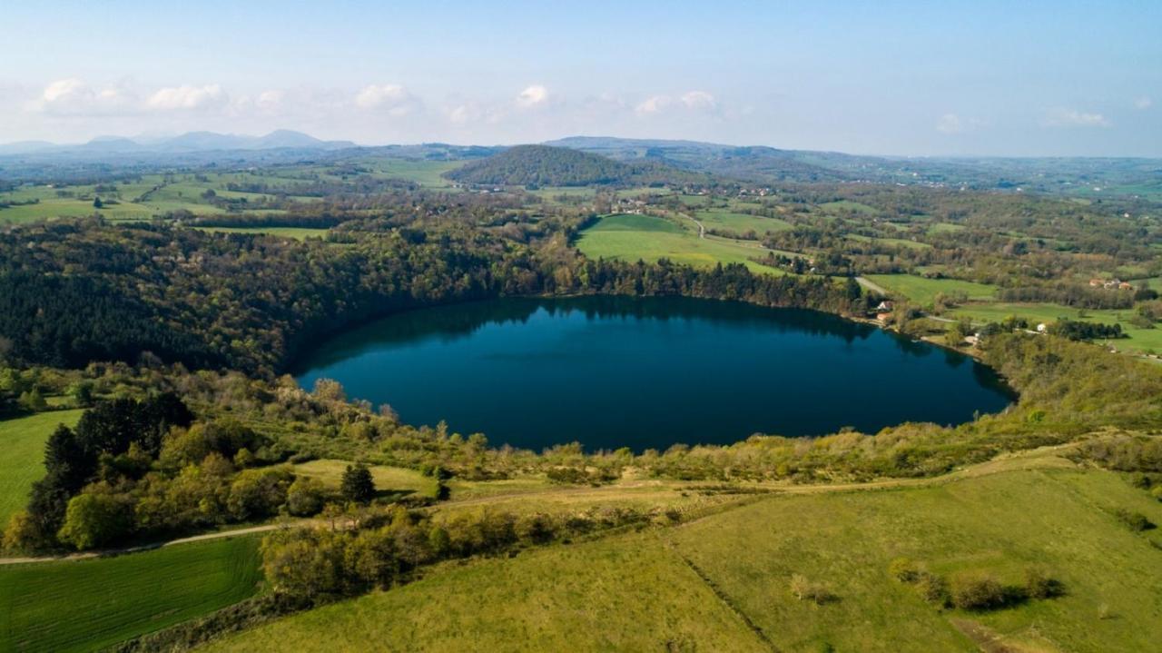 Gites Le Vieux Vinzelles Volvic Bagian luar foto