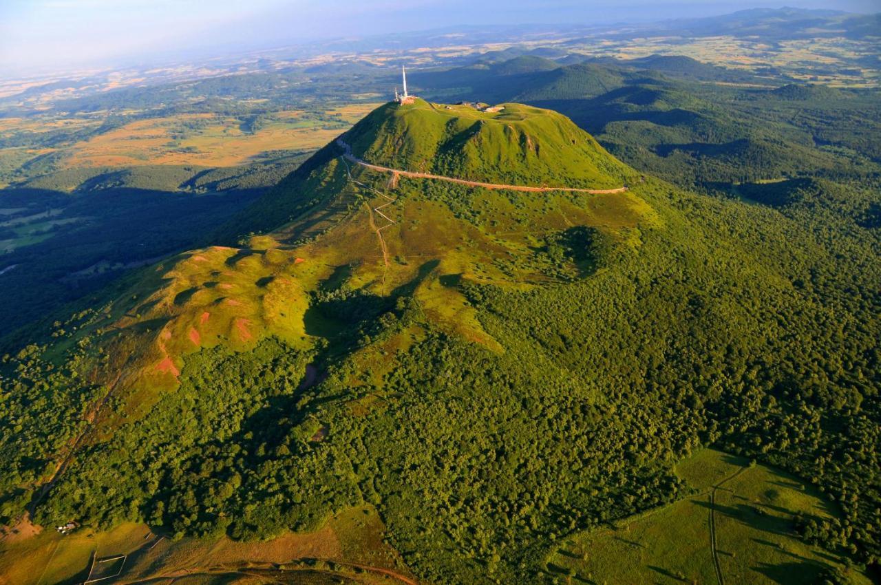 Gites Le Vieux Vinzelles Volvic Bagian luar foto