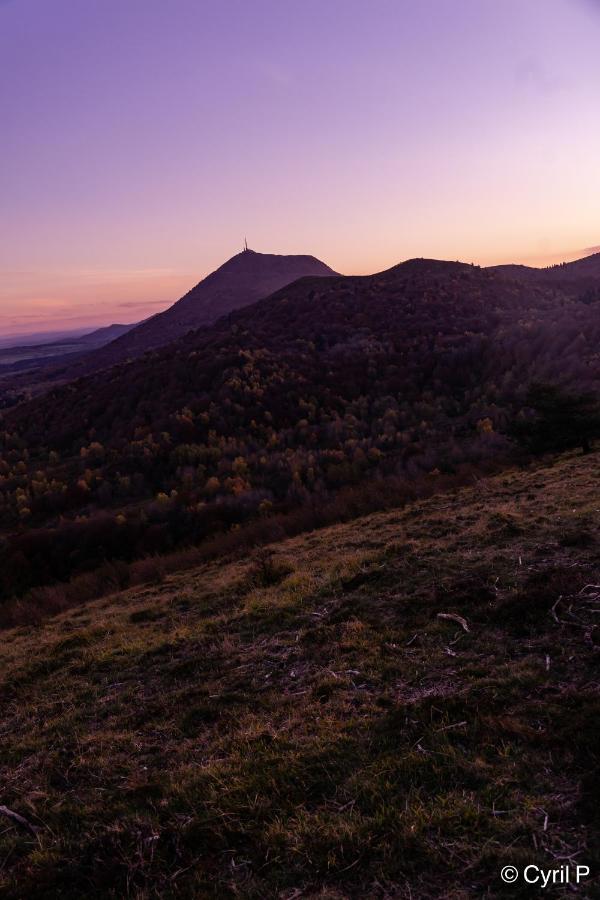 Gites Le Vieux Vinzelles Volvic Bagian luar foto