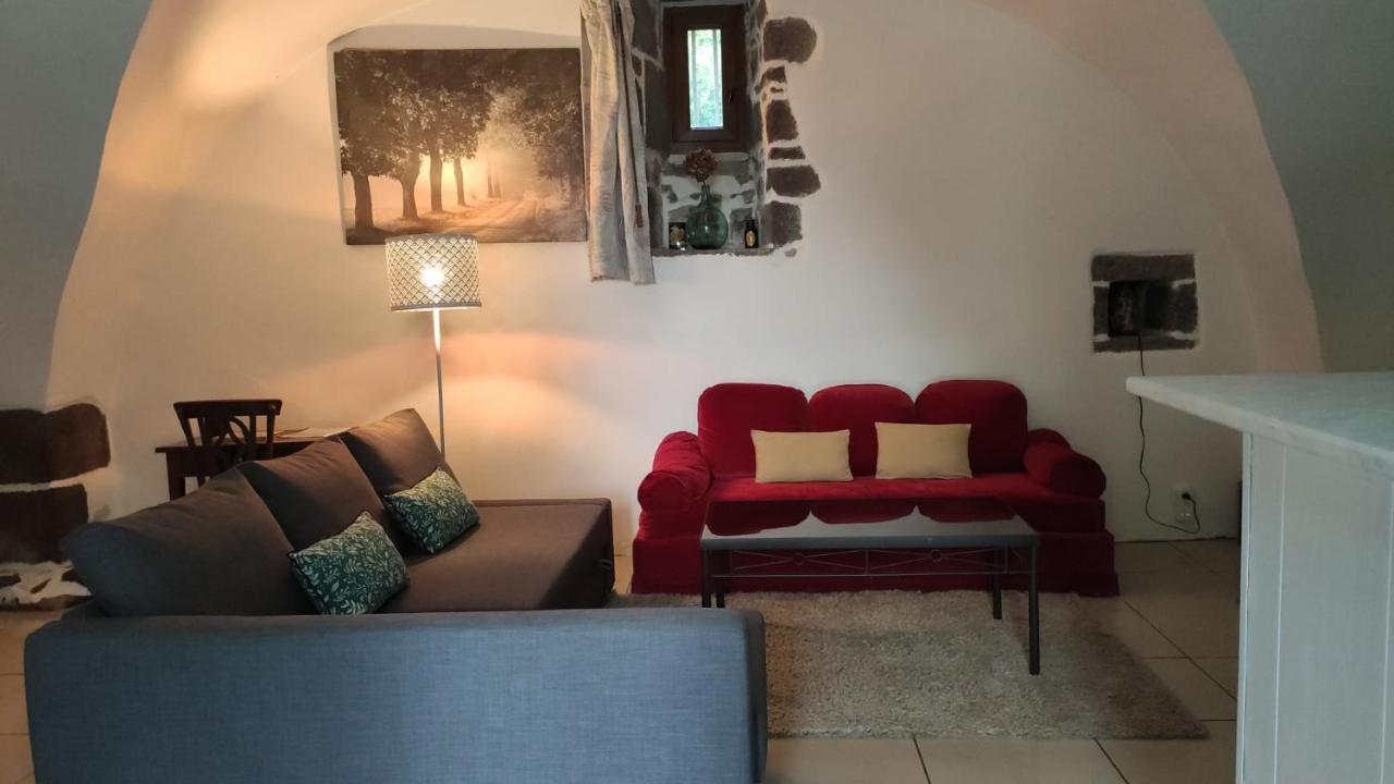 Gites Le Vieux Vinzelles Volvic Bagian luar foto
