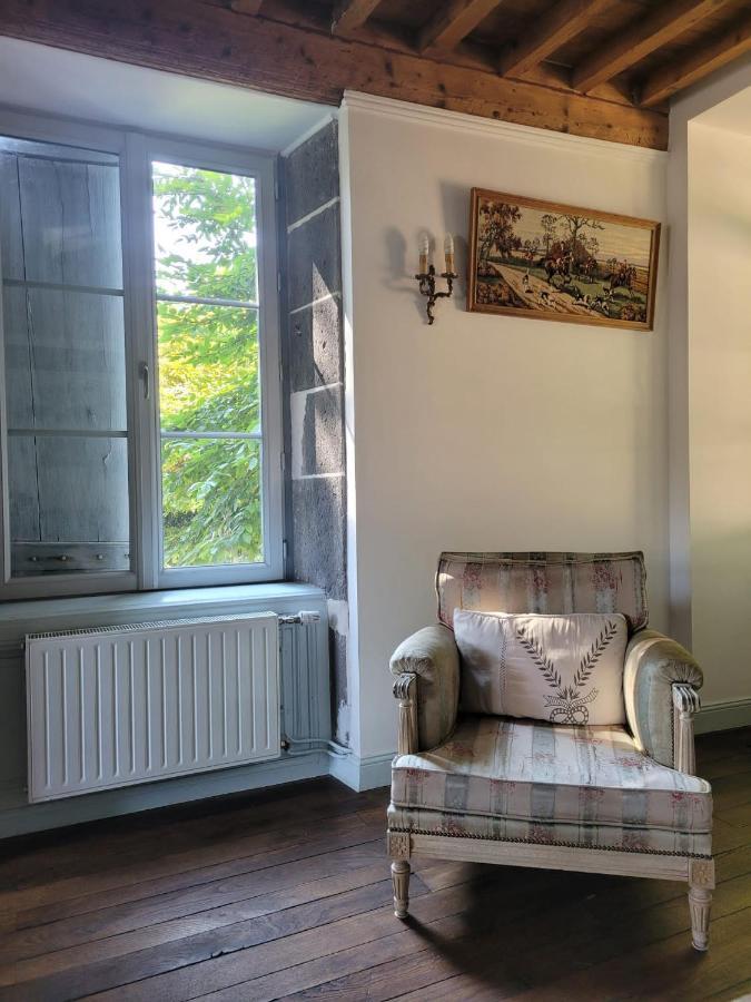 Gites Le Vieux Vinzelles Volvic Bagian luar foto