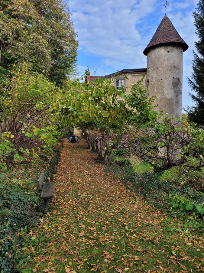 Gites Le Vieux Vinzelles Volvic Bagian luar foto