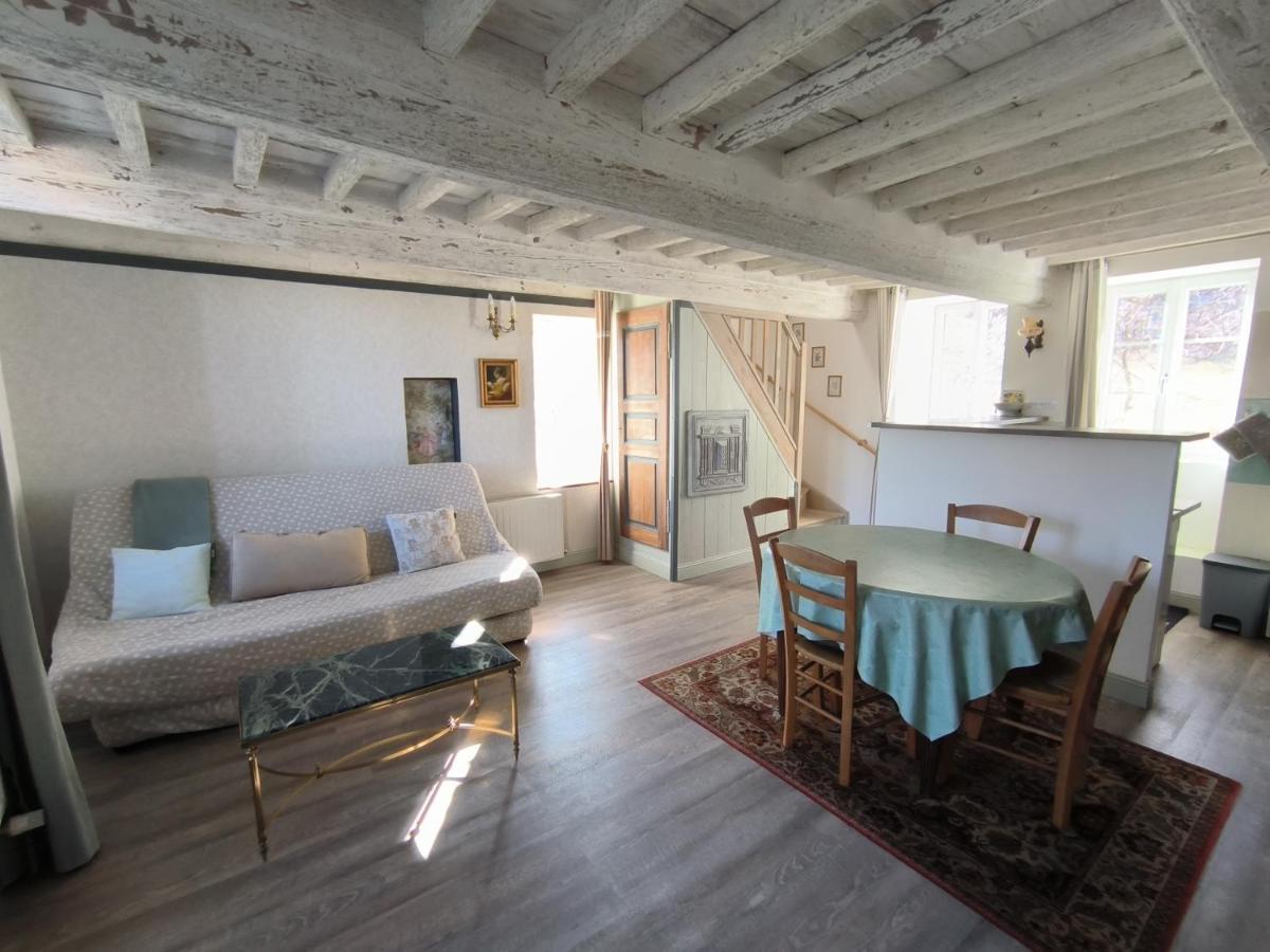 Gites Le Vieux Vinzelles Volvic Bagian luar foto
