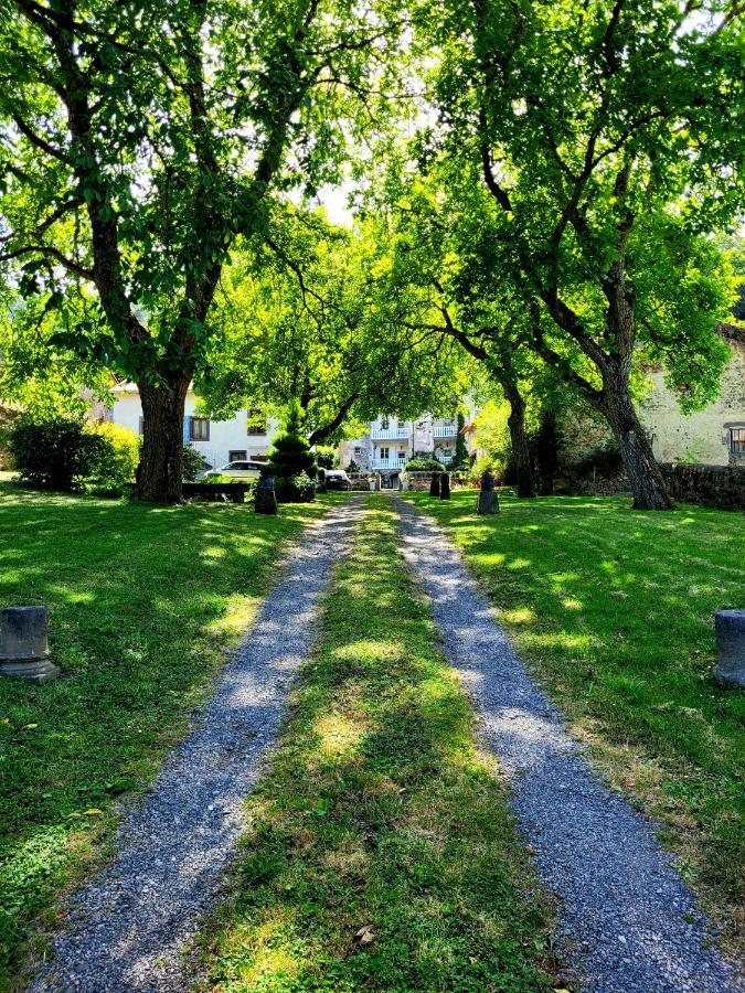 Gites Le Vieux Vinzelles Volvic Bagian luar foto