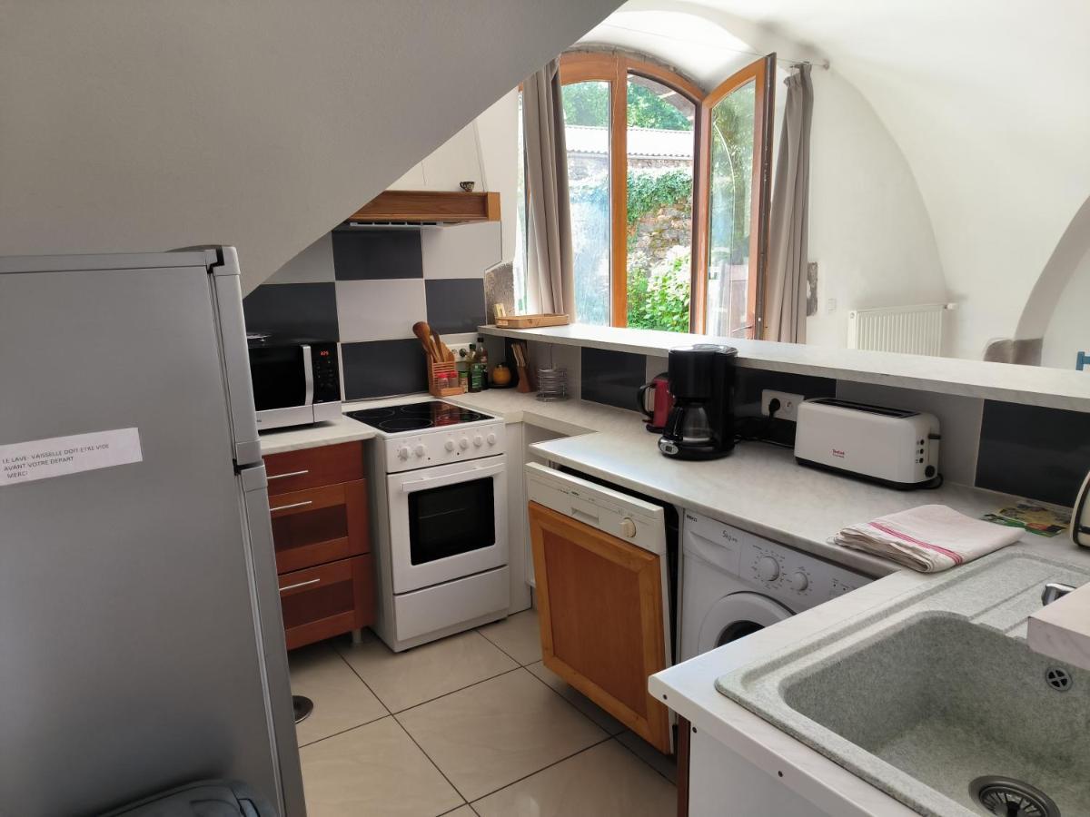 Gites Le Vieux Vinzelles Volvic Bagian luar foto