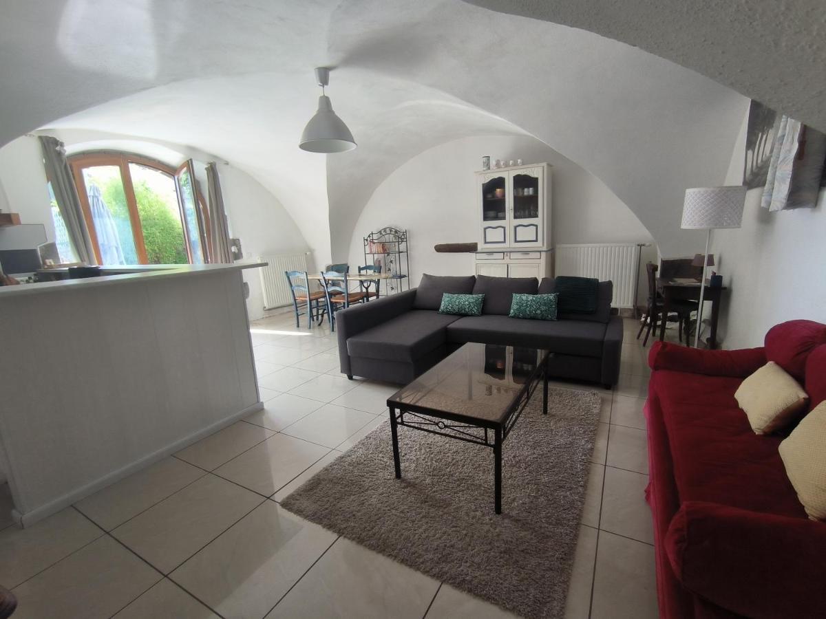 Gites Le Vieux Vinzelles Volvic Bagian luar foto