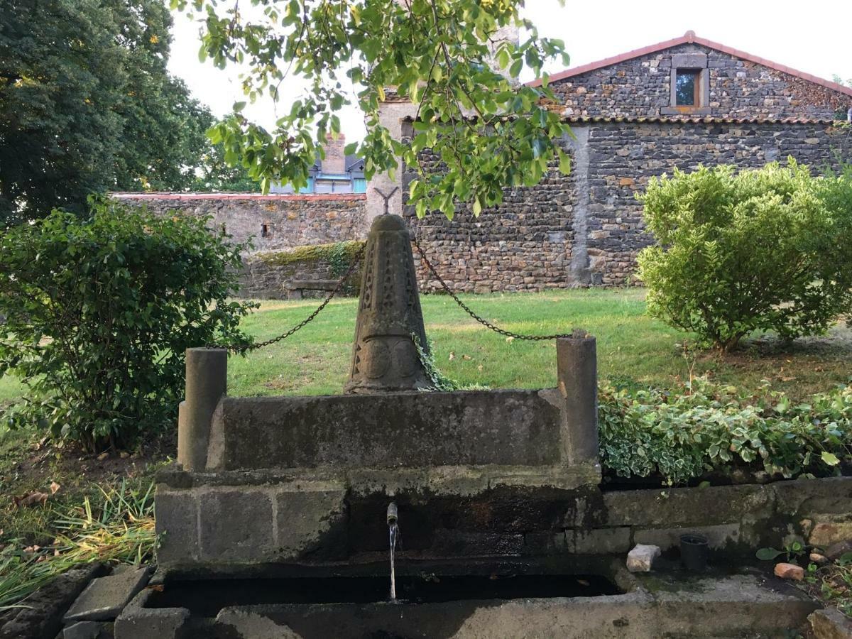 Gites Le Vieux Vinzelles Volvic Bagian luar foto
